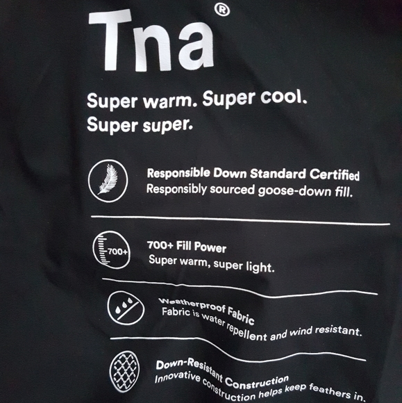 SOLD* Aritzia TNA SuperPuff, matte black, XS - Picture 6 of 8